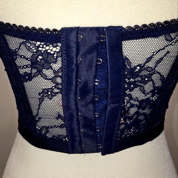 Victoria's Secret - Picture 8 of 9